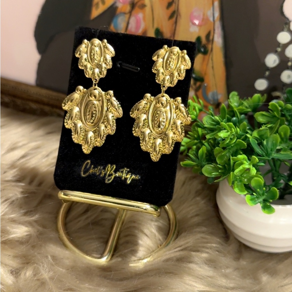 CC Boutique Elegant Gold Drop Earrings